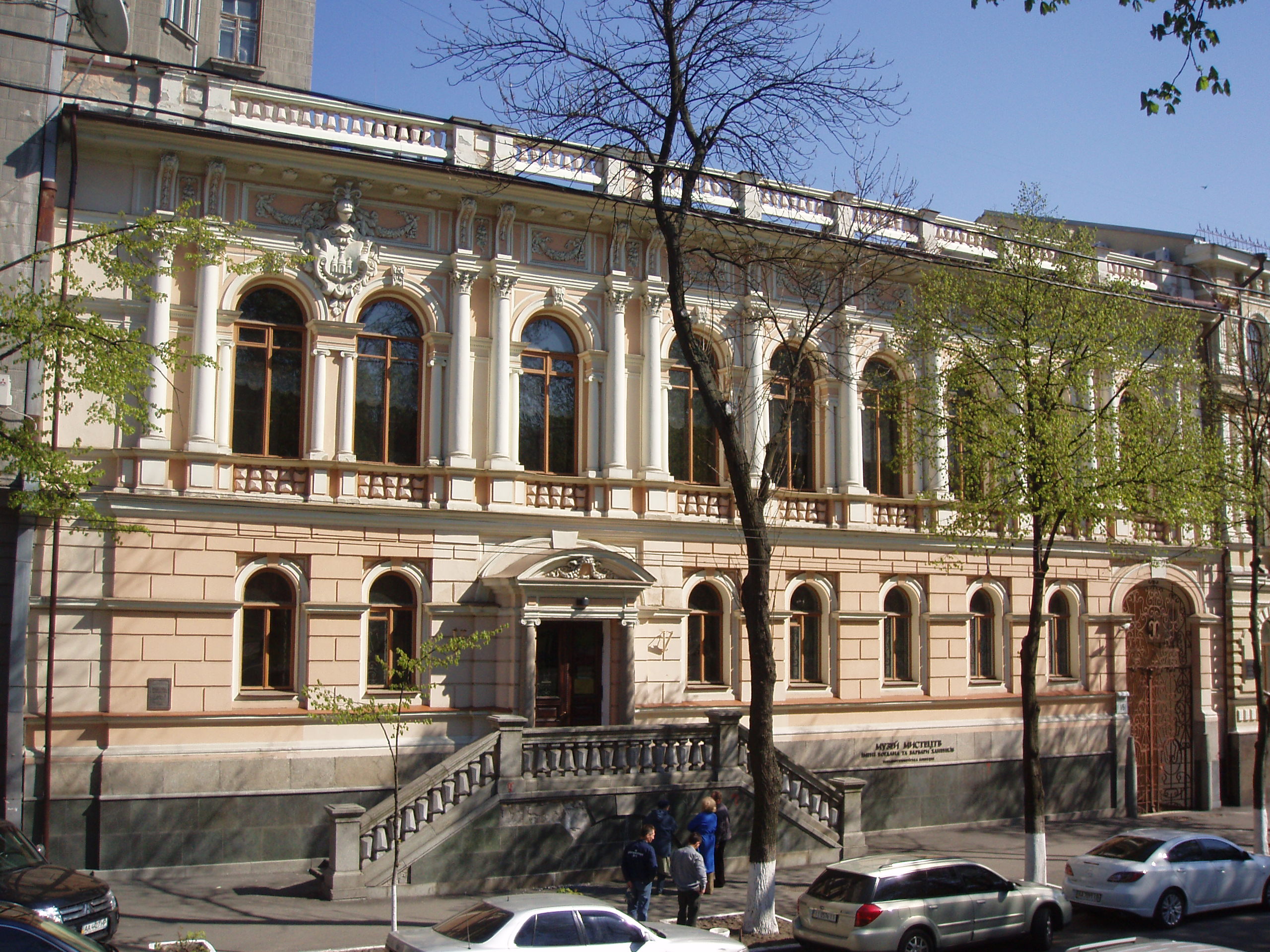 Музей искусств им. Богдана и Варвары Ханенко ул.Терещенковская, 15-17 